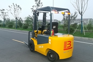 電動叉車在高溫酷暑季節應注意哪些問題？