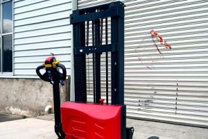 步行式堆高車：智慧倉儲的靈動之選