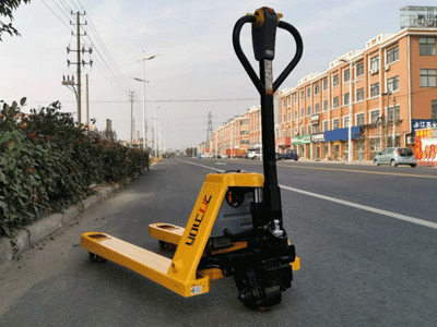 倉(cāng)庫(kù)搬運(yùn)解決方案 力薦新牛盾搬運(yùn)車(chē)