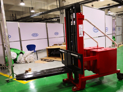 預(yù)算有限買(mǎi)什么堆高車(chē)?新牛盾手動(dòng)液壓堆高車(chē)很合適