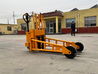 橡膠輪越野搬運(yùn)車