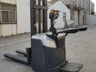 站駕式堆高車產(chǎn)品