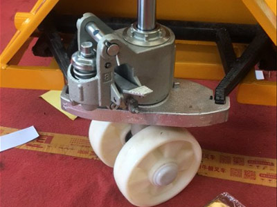 江蘇手動(dòng)搬運(yùn)車尼龍輪