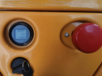 電動(dòng)堆高車(chē)細(xì)節(jié)展示