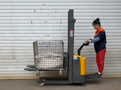 高效搬運(yùn) 雙托盤(pán)電動(dòng)堆垛機(jī)專(zhuān)業(yè)性強(qiáng)