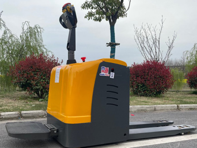 2026年倉(cāng)儲(chǔ)用站駕式全電動(dòng)搬運(yùn)車(chē)操作規(guī)范