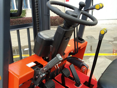 小型燃油叉車多少錢一臺？3萬即可擁有