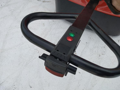 電動堆高車細(xì)節(jié)