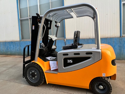 火力全開!果園全地形叉車優(yōu)勢(shì)明顯