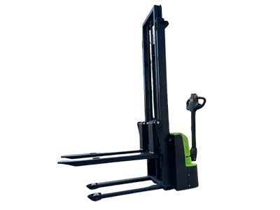 全電動步行式堆高車:會操作懂充電 多用3年