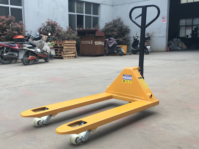 泰興新牛盾叉車:手動搬運(yùn)車源頭工廠 現(xiàn)貨充足