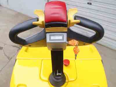 小型站駕式電動搬運車怎么選?一文給你講清楚