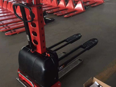 電動自體登高車